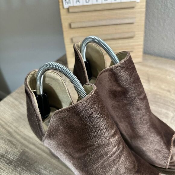 Steve Madden Women’s 8 Kaitt Velvet Booties Boots - Picture 5 of 6